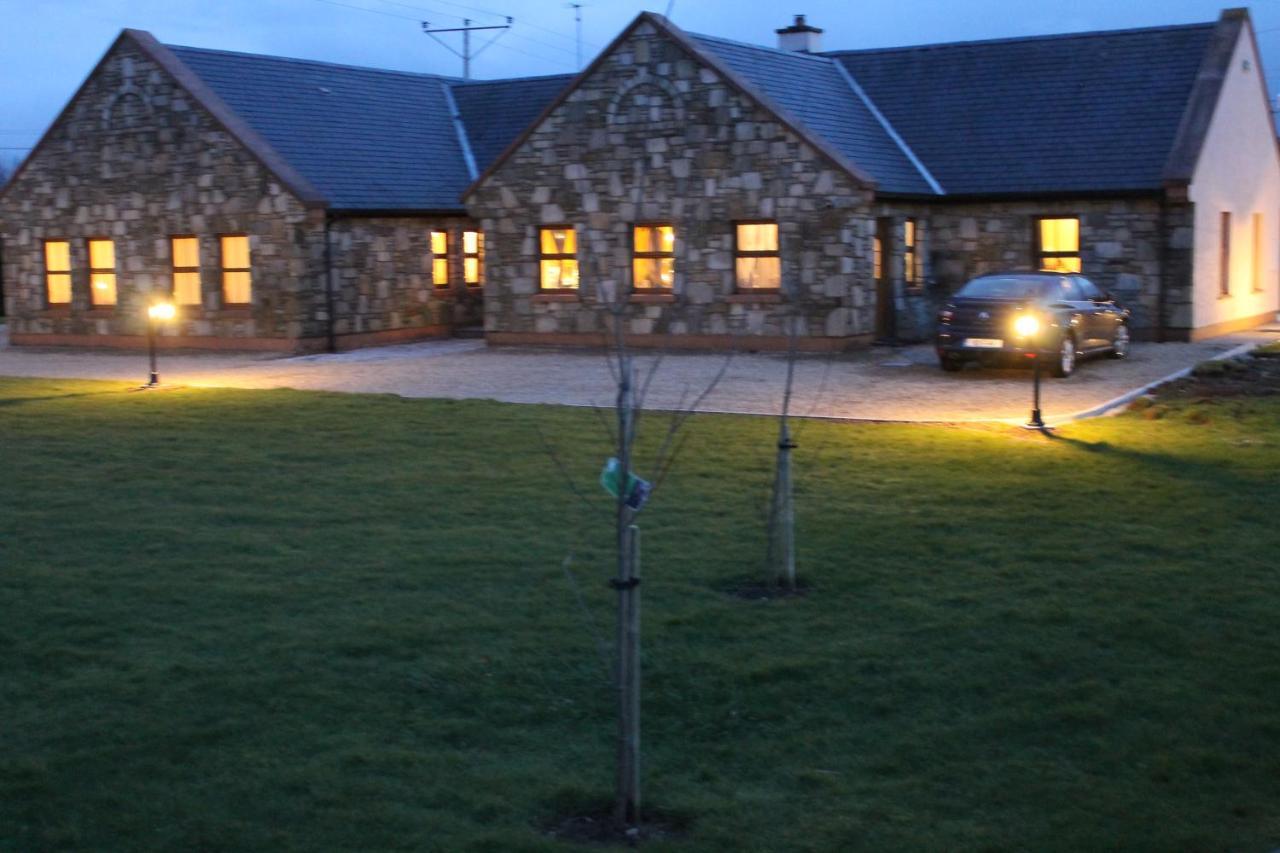 Riverbend Lodge B & B Oughterard Exteriör bild