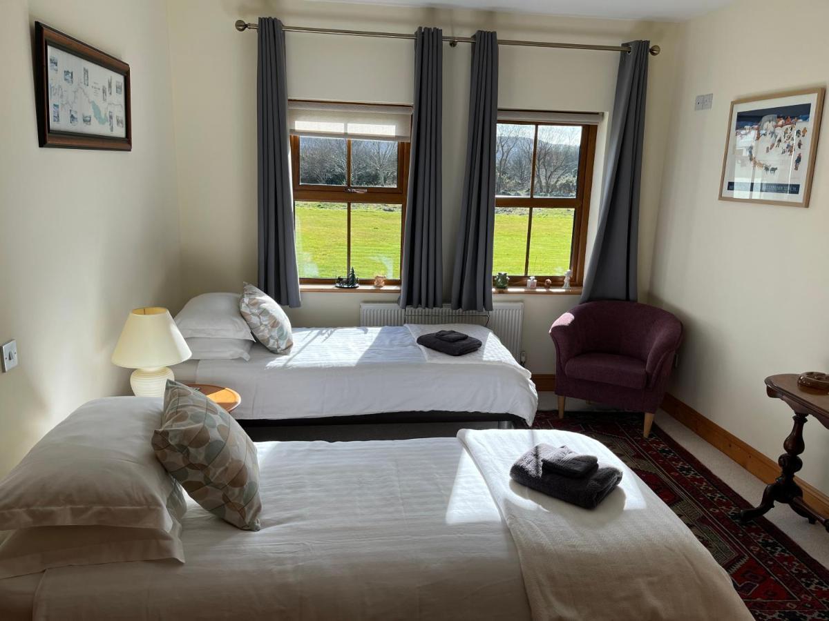 Riverbend Lodge B & B Oughterard Exteriör bild